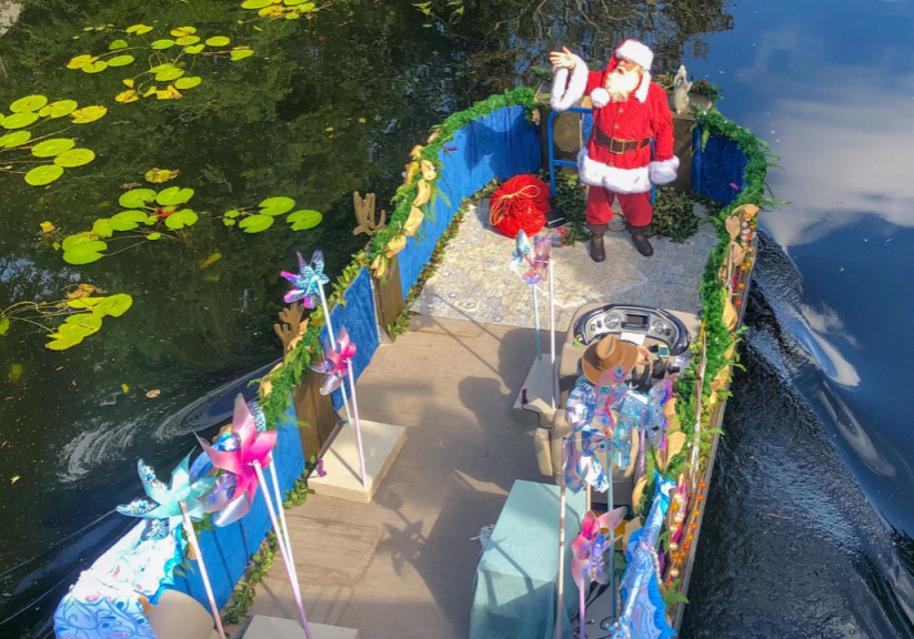 santa-boat
